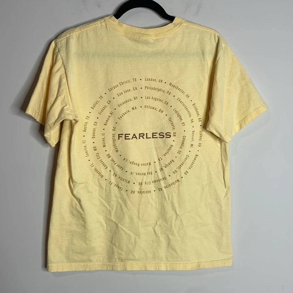 Taylor Swift Yellow Fearless Tour T-shirt on Anvil Tag Size Medium - Picture 4 of 5